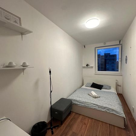 Room 1 Km From Center براتسيلافا المظهر الخارجي الصورة