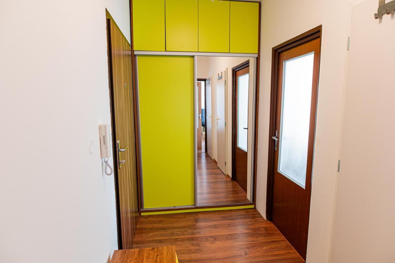 Room 1 Km From Center براتسيلافا المظهر الخارجي الصورة