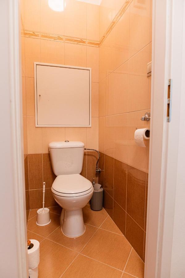 Room 1 Km From Center براتسيلافا المظهر الخارجي الصورة