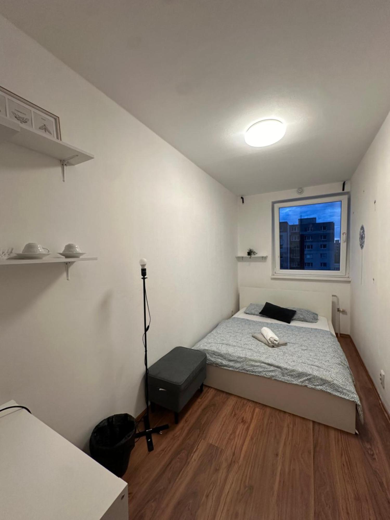 Room 1 Km From Center براتسيلافا المظهر الخارجي الصورة