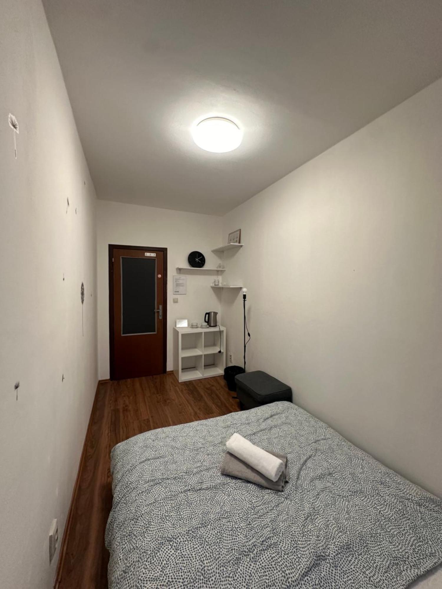 Room 1 Km From Center براتسيلافا المظهر الخارجي الصورة